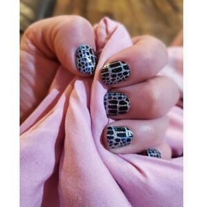 Hiss And Make Up nail strip-Color Street